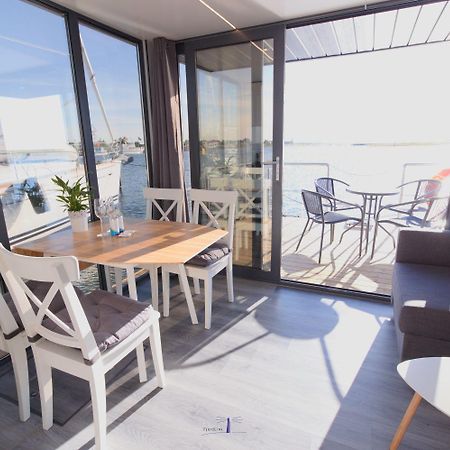 Hausboot Fjord Lacerta Mit Dachterrasse In Wendtorf Dış mekan fotoğraf