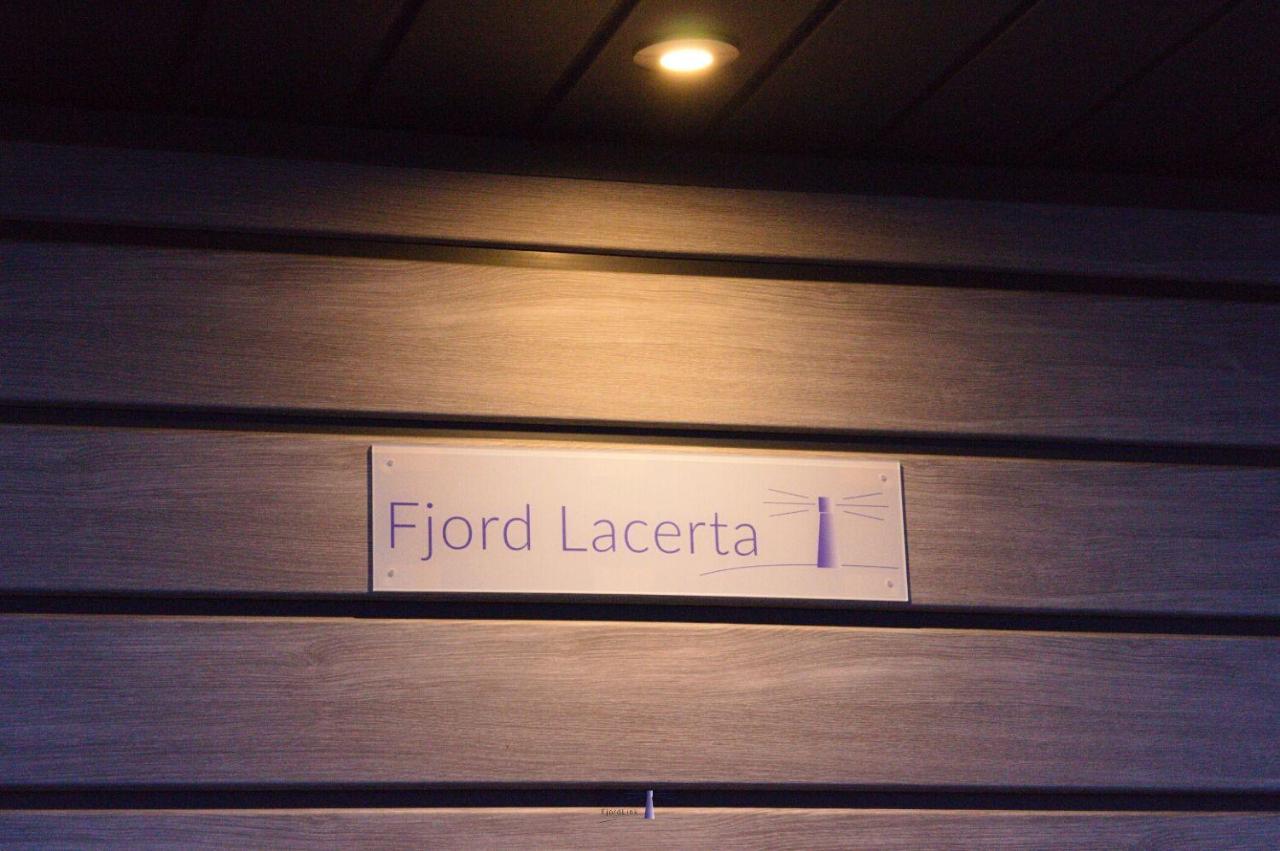 Hausboot Fjord Lacerta Mit Dachterrasse In Wendtorf Dış mekan fotoğraf