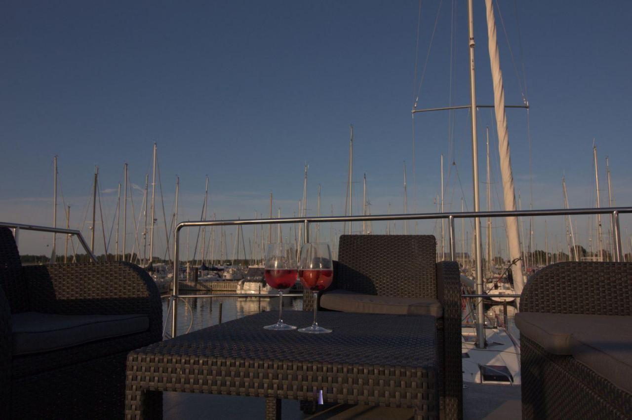 Hausboot Fjord Lacerta Mit Dachterrasse In Wendtorf Dış mekan fotoğraf